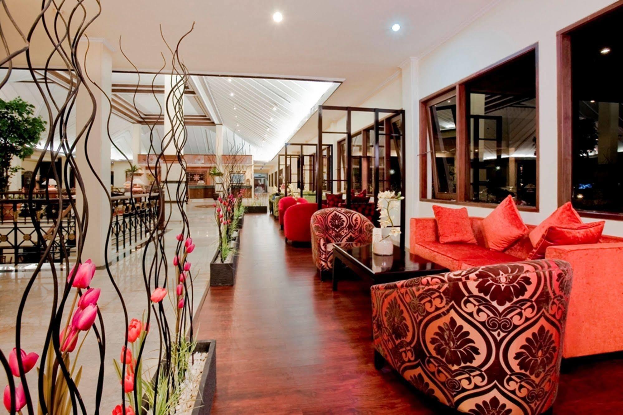 Grand Legi Hotel Mataram Eksteriør billede